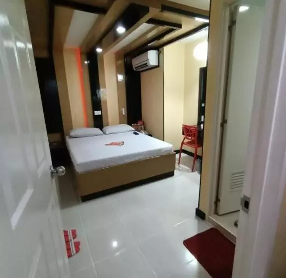 Hotel Sogo Monumento, Lrt Station