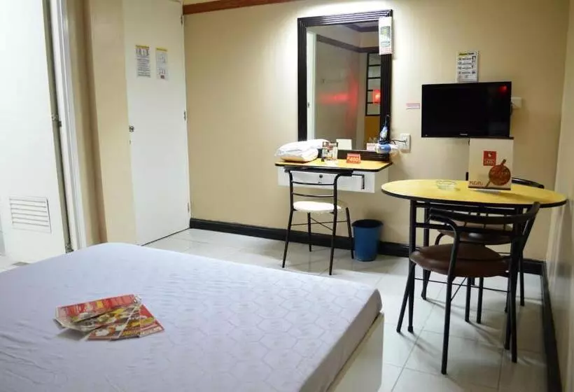 Hotel Sogo Monumento, Lrt Station