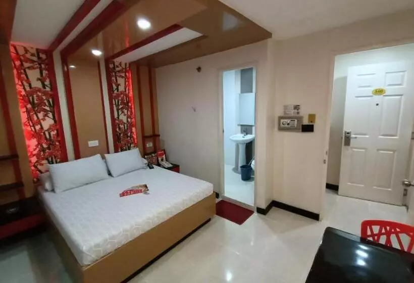 Hotel Sogo Monumento, Lrt Station