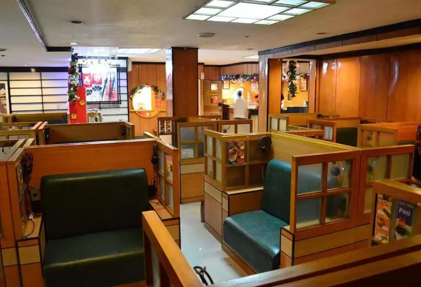 Hotel Sogo Monumento, Lrt Station