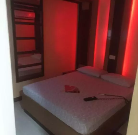 Hotel Sogo Monumento, Lrt Station