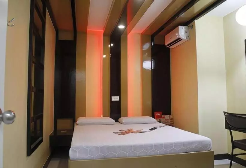 Hotel Sogo Monumento, Lrt Station