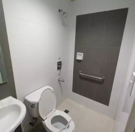 Hotel Sogo Monumento, Lrt Station