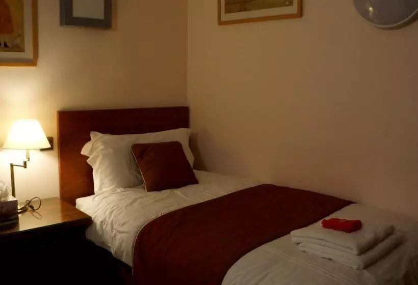 Отель The Lyn Valley Guest House