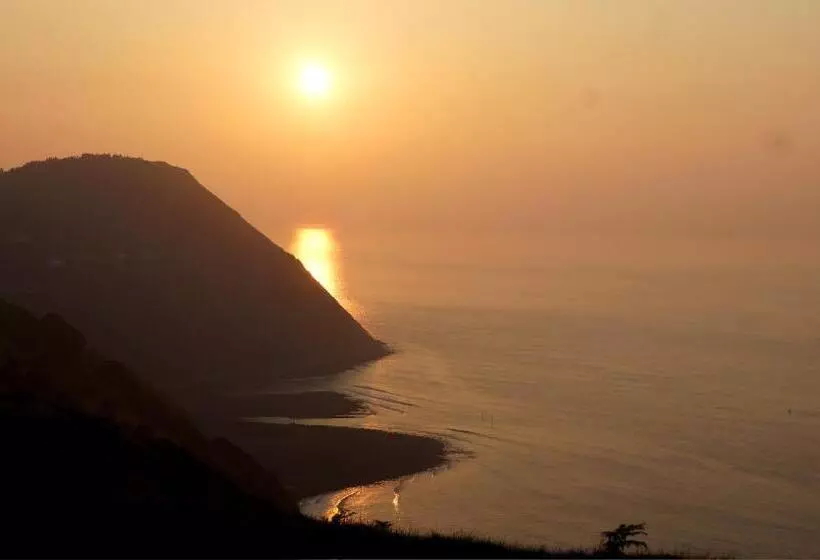 Отель The Lyn Valley Guest House