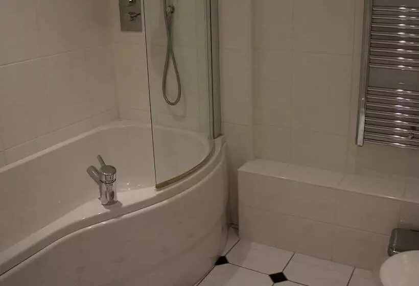 Отель The Lyn Valley Guest House