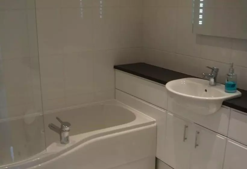 Отель The Lyn Valley Guest House