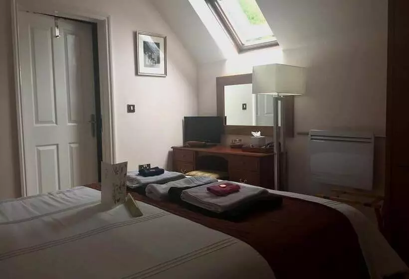 Отель The Lyn Valley Guest House