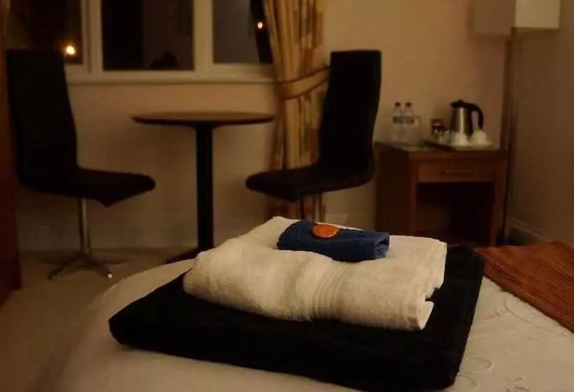 Отель The Lyn Valley Guest House