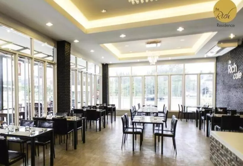 호텔 The Rich Residence