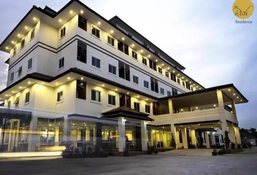 호텔 The Rich Residence