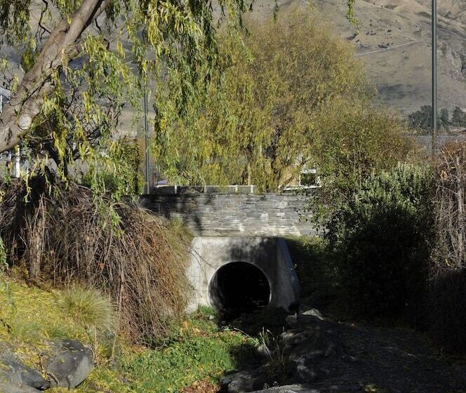 Lansdown Villa Apartments