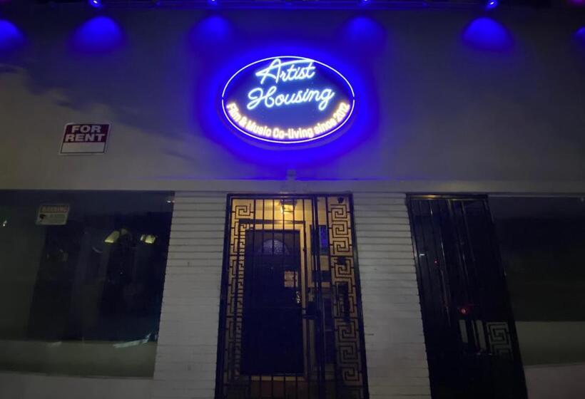 فندق صغير Artist Housing   Downtown