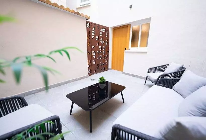 Apartamentos Málaga Premium   Calle San Telmo Thyssen Museum