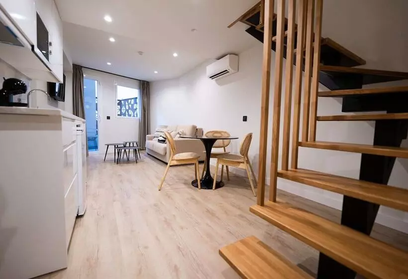 Apartamentos Málaga Premium   Calle San Telmo Thyssen Museum