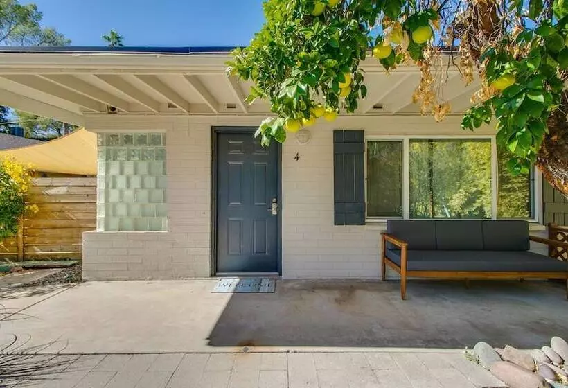 Bright & Cozy Mid Town Zen Yard Studio!