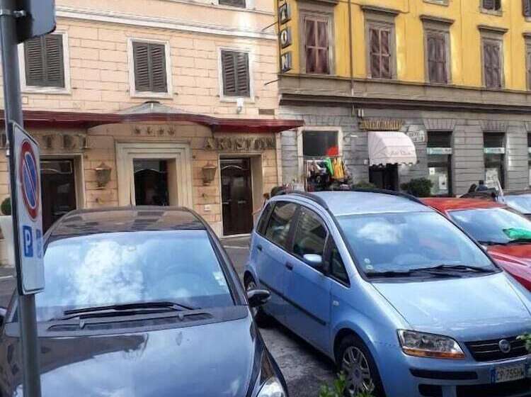 پانسیون Oscar Rooms