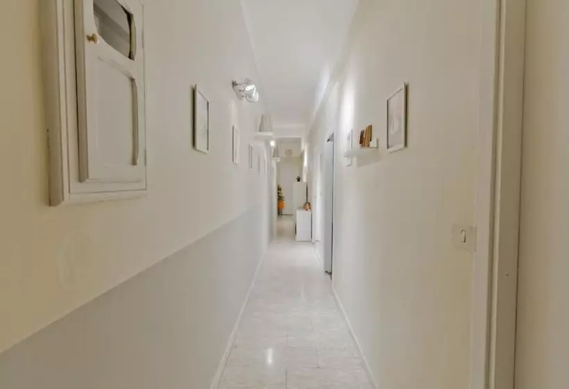 پانسیون Oscar Rooms