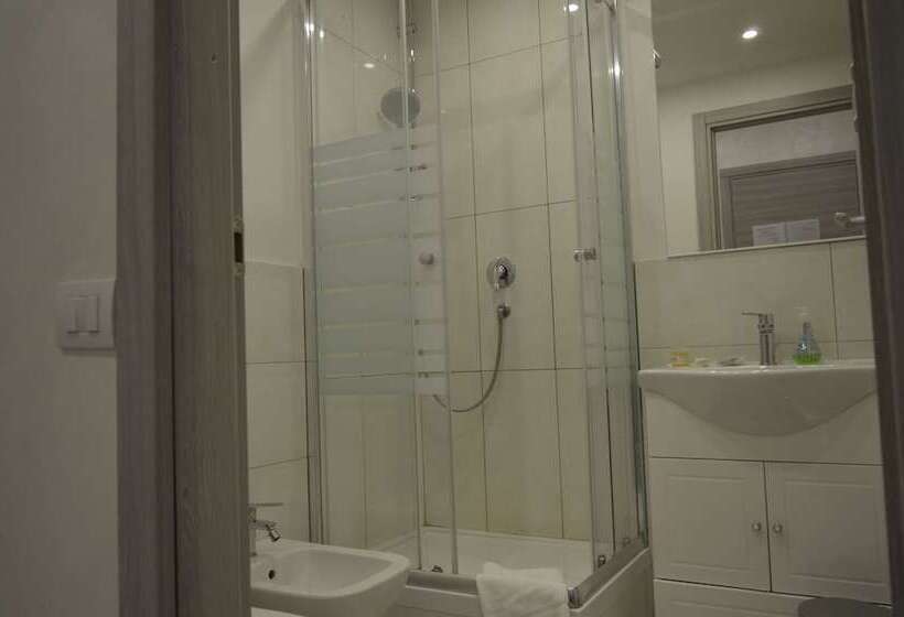 پانسیون Oscar Rooms