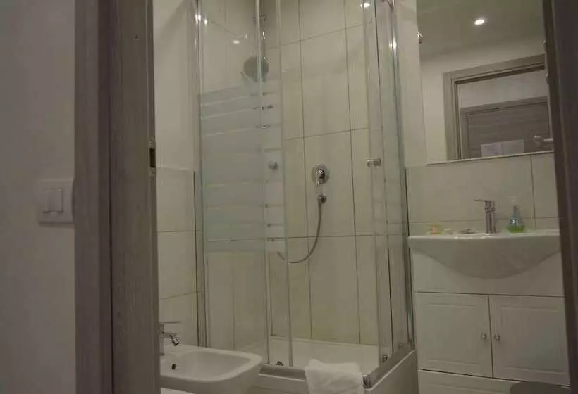 پانسیون Oscar Rooms