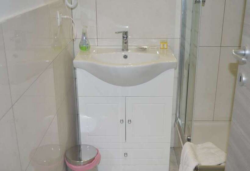 پانسیون Oscar Rooms