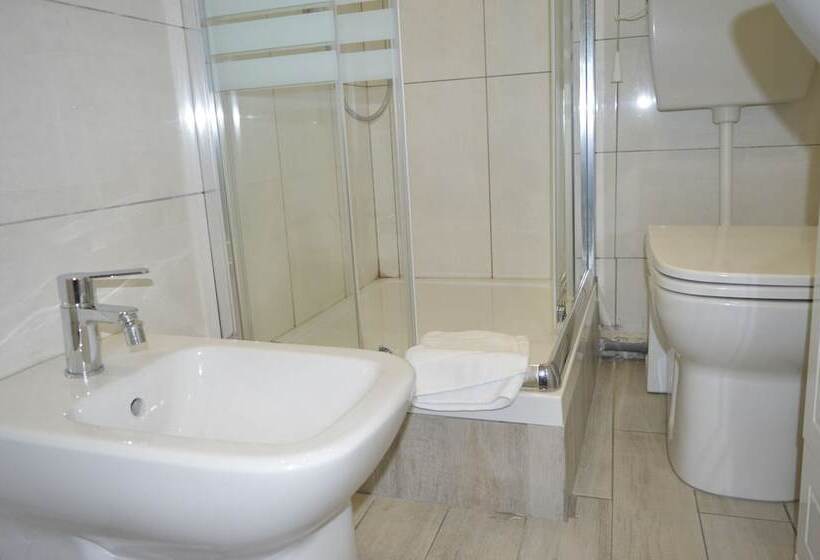 پانسیون Oscar Rooms