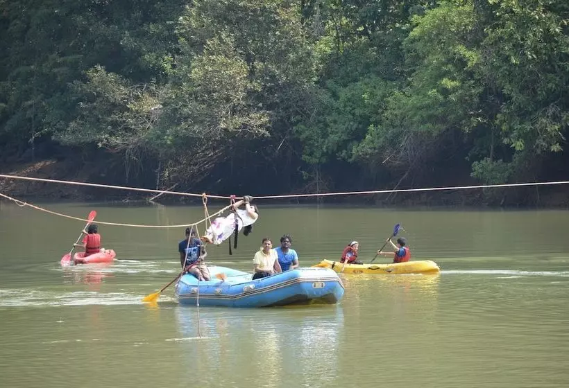 Hotel Bison River Resort