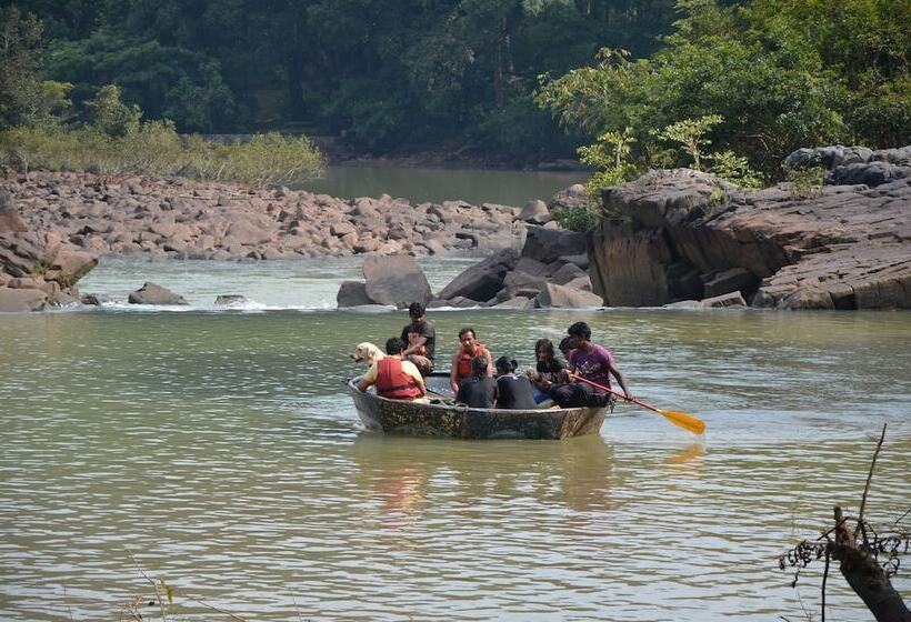 ホテル Bison River Resort