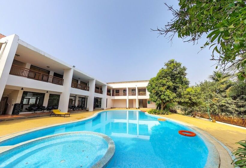 فندق Gir Vanvaso Resort