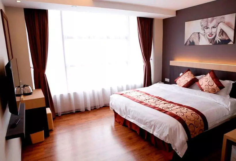 هتل Lot 10 Boutique