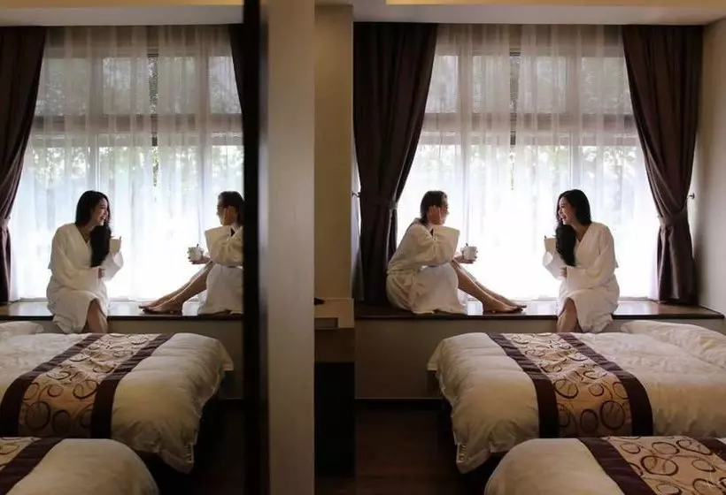 هتل Lot 10 Boutique