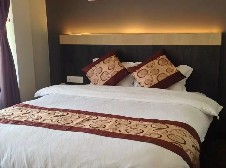 هتل Lot 10 Boutique