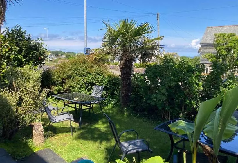 ペンション Beechwood House