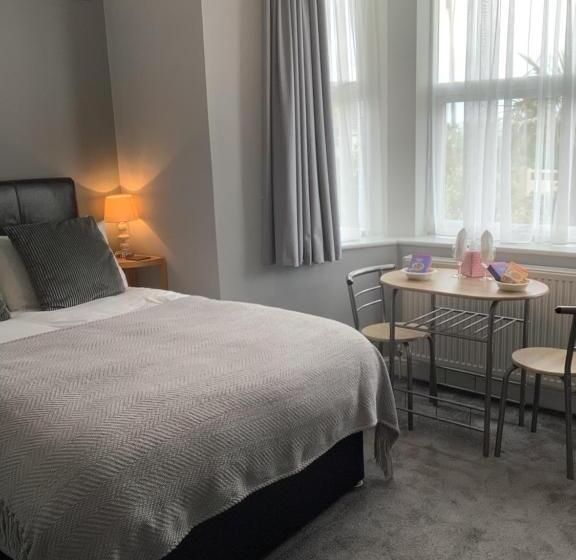 بنسيون Beechwood House