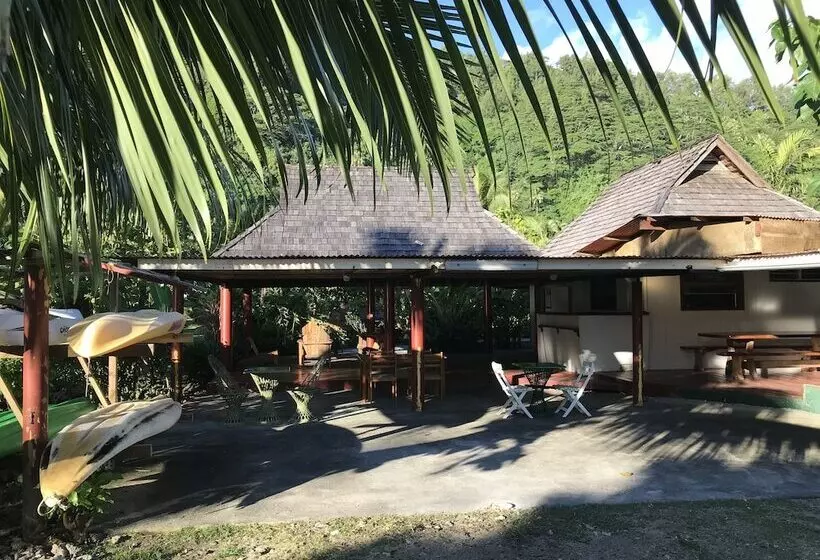 پانسیون Punatea Village