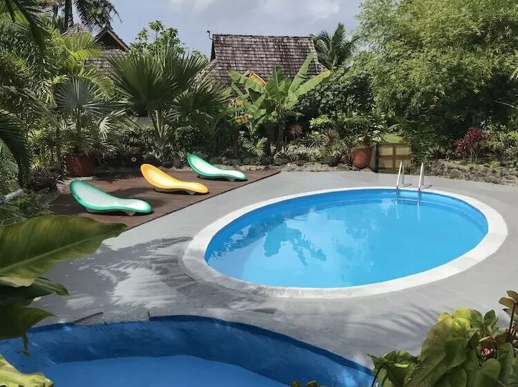 پانسیون Punatea Village