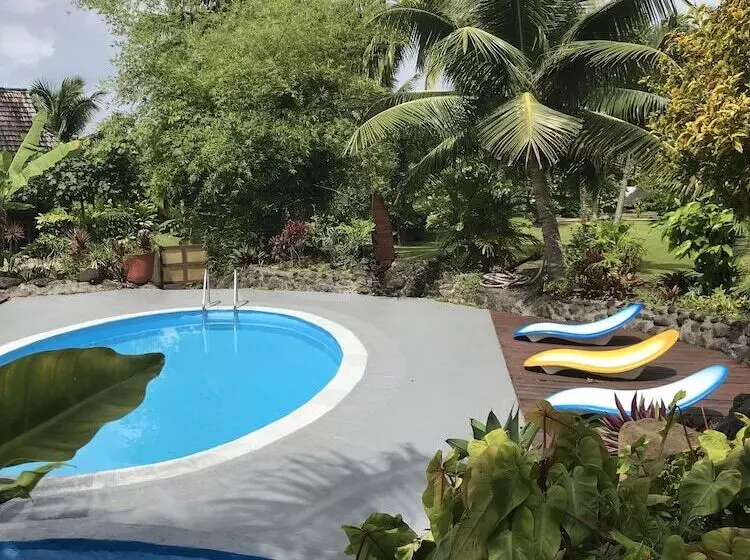 پانسیون Punatea Village