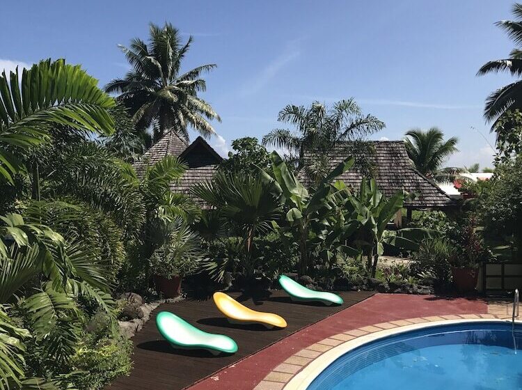 پانسیون Punatea Village