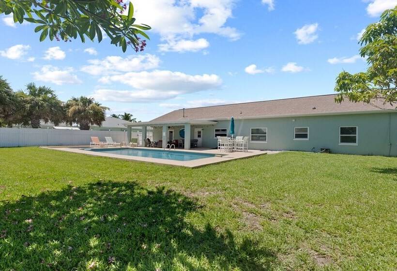 147 E Pasco