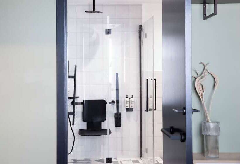 Bob W Tower Hill Studios