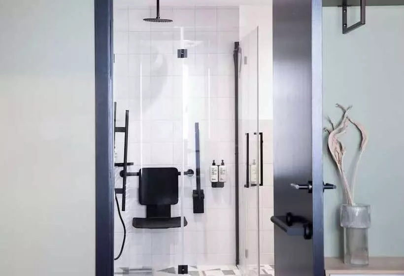 Bob W Tower Hill Studios