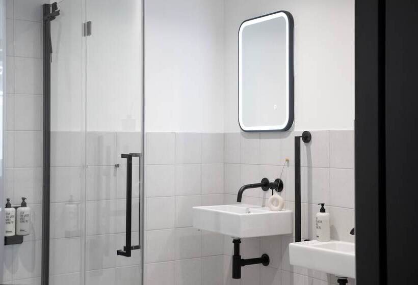 Bob W Tower Hill Studios