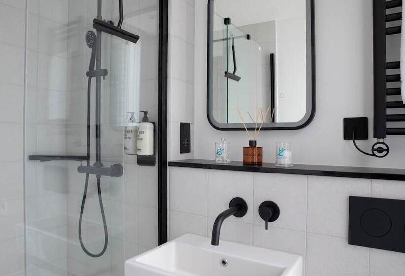 Bob W Tower Hill Studios