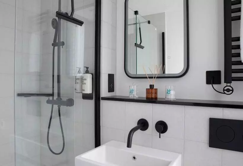 Bob W Tower Hill Studios