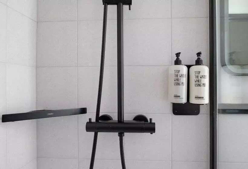 Bob W Tower Hill Studios