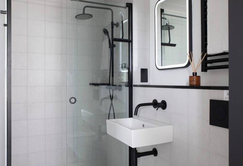 Bob W Tower Hill Studios