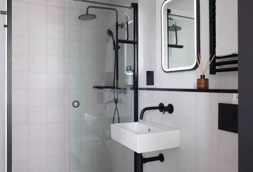 Bob W Tower Hill Studios