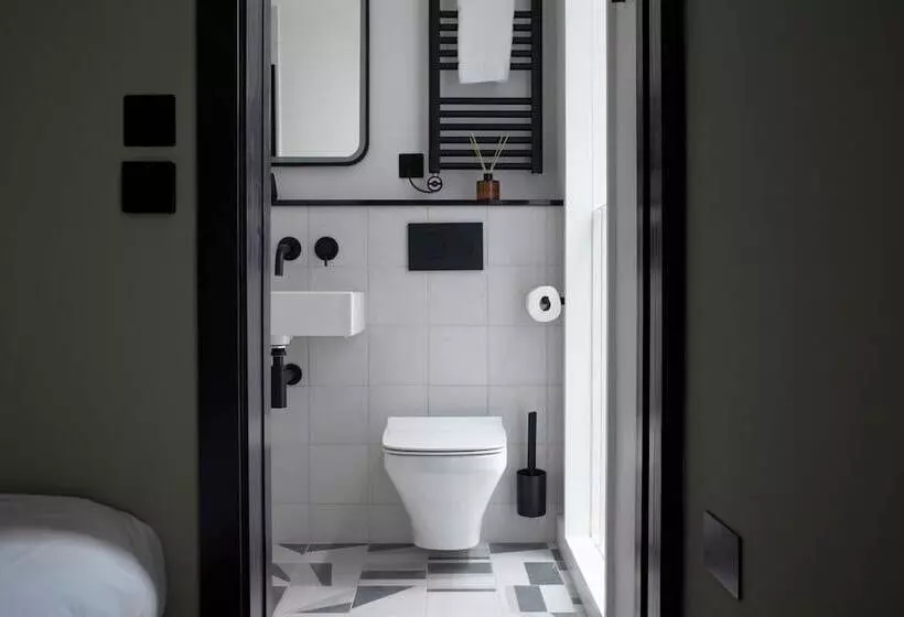 Bob W Tower Hill Studios