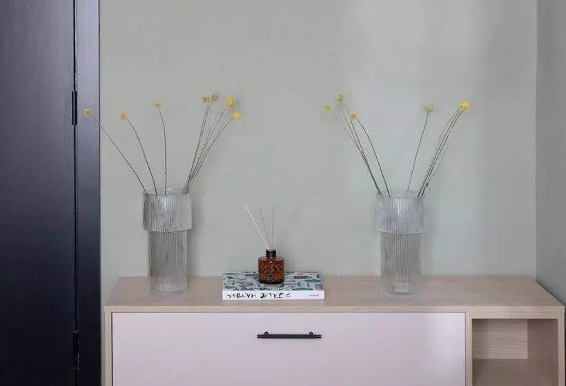 Bob W Tower Hill Studios