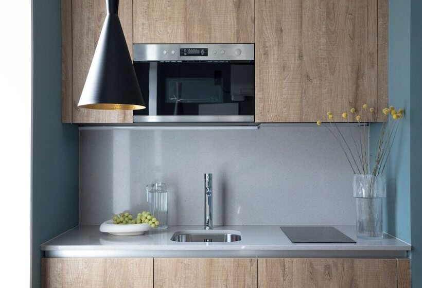 Bob W Tower Hill Studios